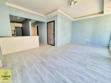K.yaka Lisesi Şehit İbrahim Er Sokak Ful Tadilatlı Ara 2+1 100m2