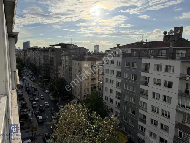 Kızılay Meşrutiyet Caddesinde 2.5+1 Teraslı Eşyalı Kiralık Daire