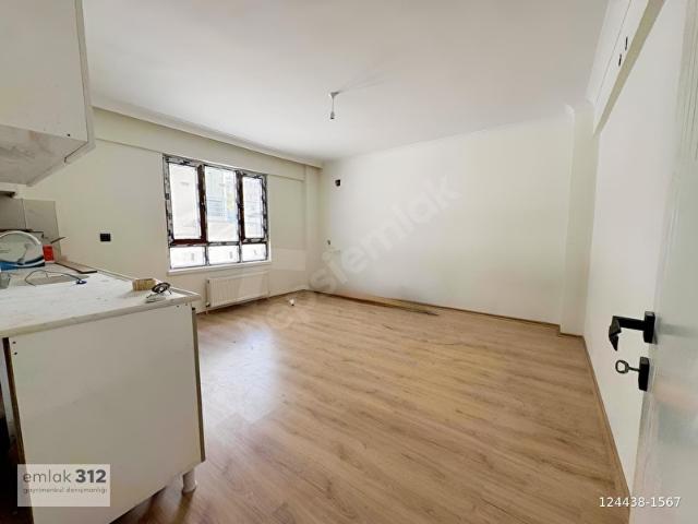 Kızılay ve Kolej Yanı Başında Sıfır Binada 1+1