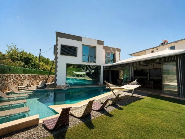 Kızılağaçta Satılık 7+1 Müstakil Villa