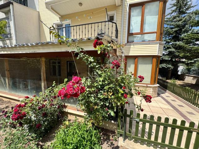 Kızılcaşarda/park Ve Yol Cephe/geniş Bahçe/şömineli Villa