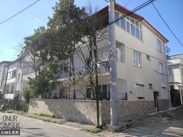 Kızılkeçili'de Eşyalı Ara Kat 3+1 Daire