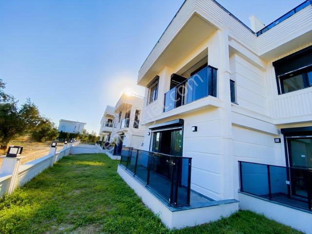 Kızılkeçili'de Kazdağları'nın Eteğinde Geniş Teraslı 2+1 Villa