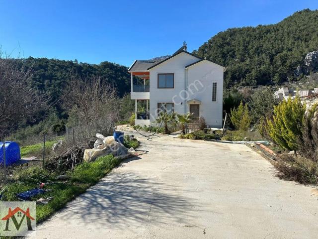Kızılsekide 6350m² Arazi Üzerinde 250m² Dublex Villa