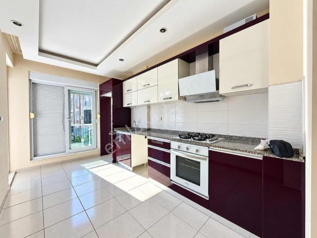 Kızıltoprak Atilla Nizam Aile Sağlığı Merkez Yanı 110m² Asansör