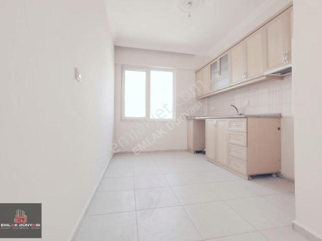 Kızıltoprak Mah.katta Asansörlü Park Cephe 2+1 100m2 Daire
