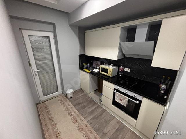 Kızıltoprak Mahallesi'nde 1+1 lüks kapalı otoparklı eşyalı satılık daire