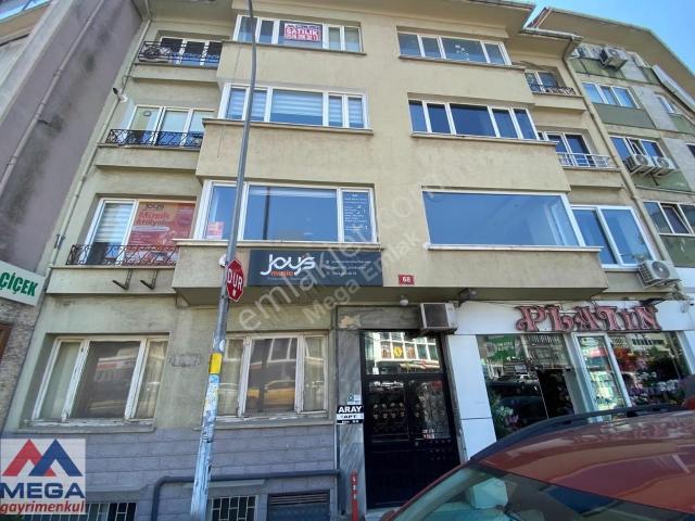 Kızıltoprak'ta Bağdat Caddesi Üzeri 85m² Satılık Daire/ofis