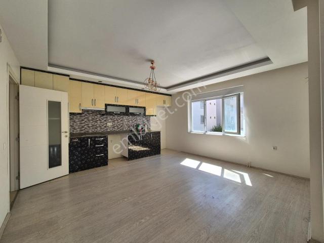 Kızıltoprak'ta Kiralık 2+1 Daire merkezi Lokasyonda