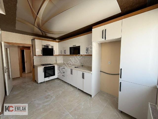 Kc Emlak'dan Fevzi Çakmak'da 2 Kat 3+1 Kiralık Daire