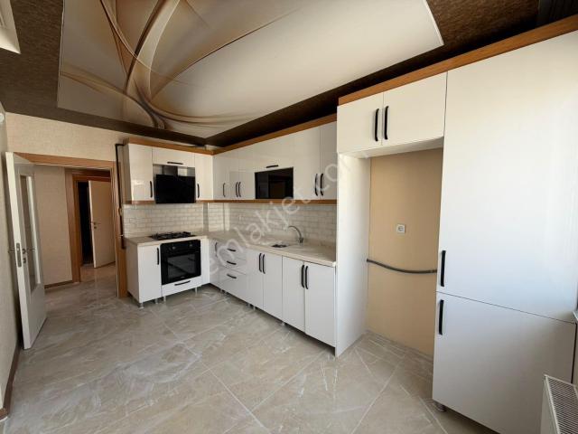 Kc Emlak'dan Fevzi Çakmak'da 2 Kat'da 3+1 Full Yapılı Kiralık Daire