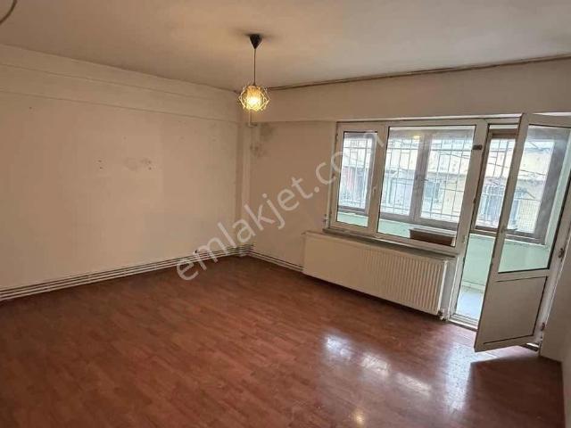 Kağıthane Yahyakemal Mah Çift Balkonlu 2+1 Aileye Uygun Kiralık