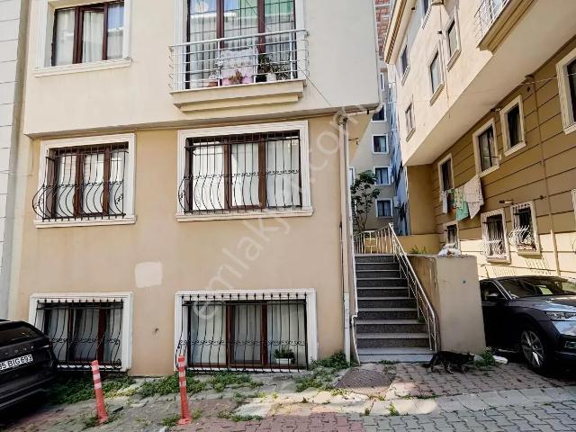 Kağıthane De Metrobüse 5 Dk Full Tadilatlı Boş 2+1 Bahçe Katı
