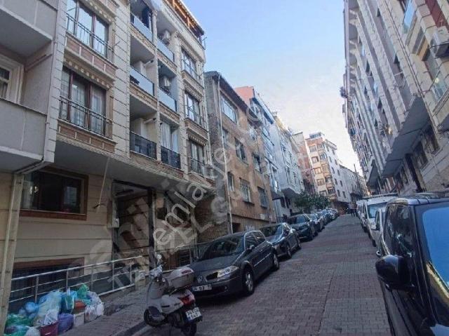 Kağıthane Gültepe'de Kiralık 3+1 Daire 120m2 Balkonlu Temiz Daire