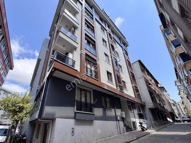 Kağıthane Şirintepe'de Caddenin Dibinde 2+1 Kiralık Daire