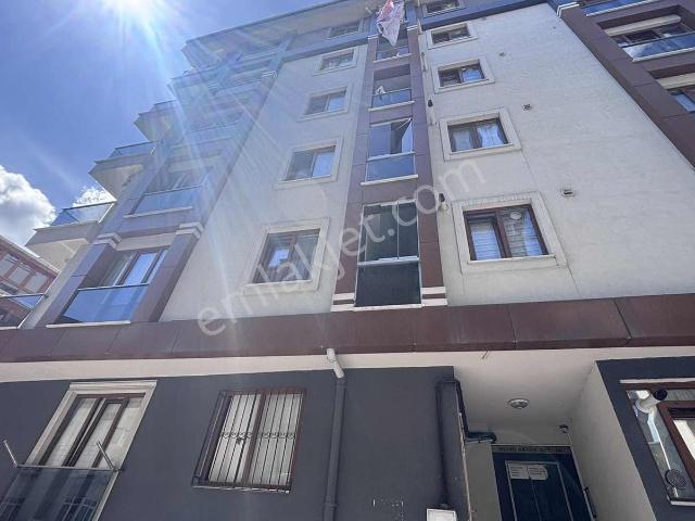 Kağıthane Şirintepe'de Caddenin Dibinde Kiralık Daire