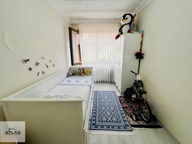 Kağıthane Şirintepe'de Temiz, Ara Kat 2+1 Satılık Daire