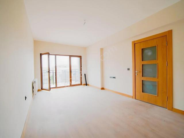 Kağıthane Merkez Kiralık 2+1 Toki Hizmet Sitesinde C Blok