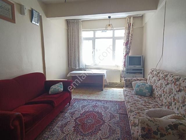 Kağıthane Merkez Mahallesi'nde Eşyalı 2+1 Kiralık Geniş Daire