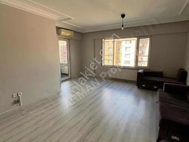 Kağıthane Merkez Mahallesinde Lüks Sitede 3+1 Yüksek Kat Daire