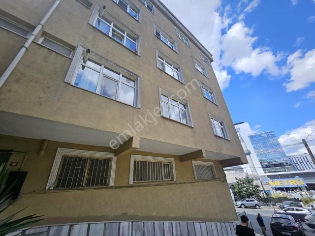 Kağıthane Çağlayan Mh. Metro Market Karşısı Kiralık 2+1 Daire