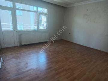 Kağıthane Nurtepe Kiralık Büyük Ara Kat Balkonlu Düz Yerde
