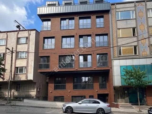 Kağıthane'de Müstakil Yaşam Sunan Site İçi Lüks Bahçe Katı 1+1