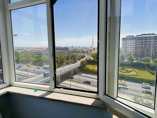 Kağıthane'de Metrobüs Karşısında 3+1 Kiralık Daire