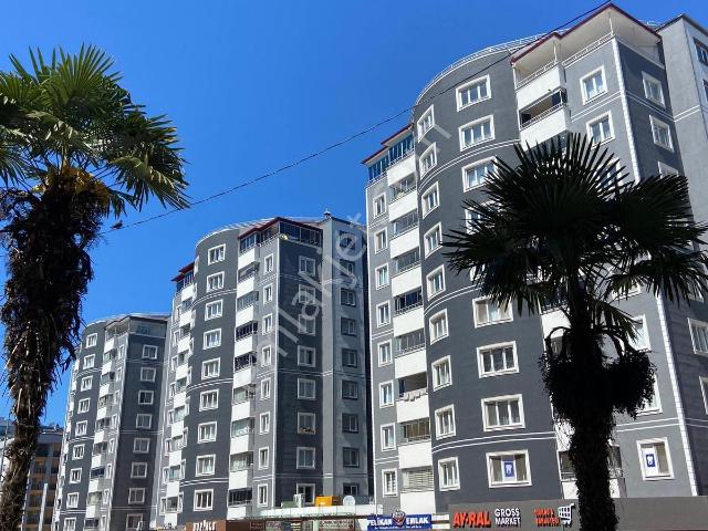 Kaşüstü Merkezde Geniş Ferah Balkonlu Mutfak Ayrı 2+1