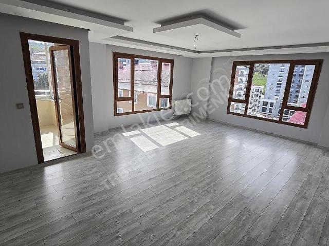 Kaşüstü Merkezde 10. Kat 3+1 Lüks Daire