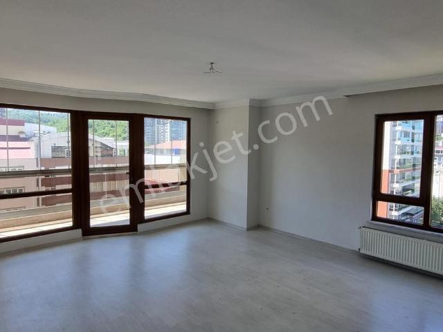 Kaşüstünde Deniz Ve Avm 100m Mesafede Lüks Muhitte Kiralık 2+1