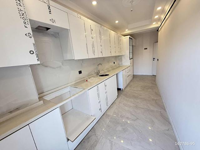 KAĞITHANE AXİS AVM METRO MARKET YANI 2+1 ASANSÖRLÜ BALKONLU