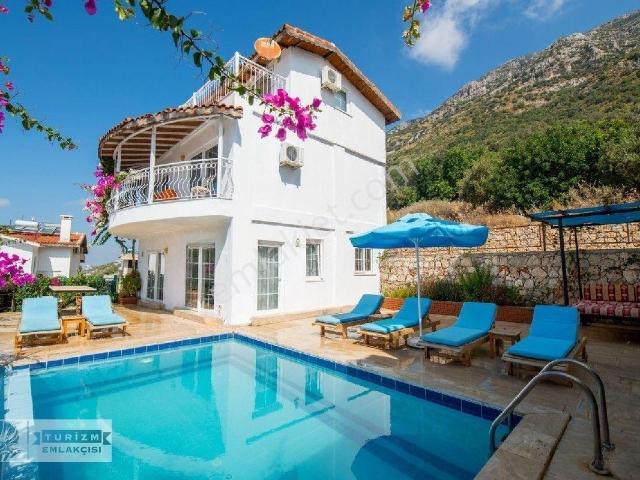 Kaş kalkan kördere'de Acil Satılık Villa.