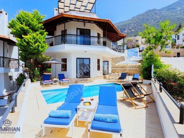 Kaş,kalkanda 4 Yatak Odalı Müstakil Villa
