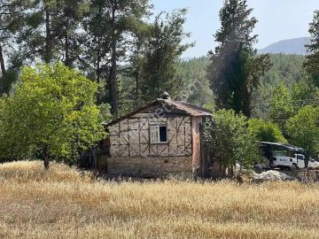 Kaş Kasaba Da 3.000 M2 İmarlı Parsel Ve Taş Ev
