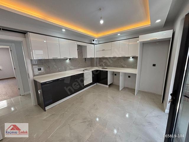 KAÇMAZ EMLAK'TAN ÇAMLICA MH.G.ÖKÇÜN CD. YAKINI SATILIK 2+1 DAİRE
