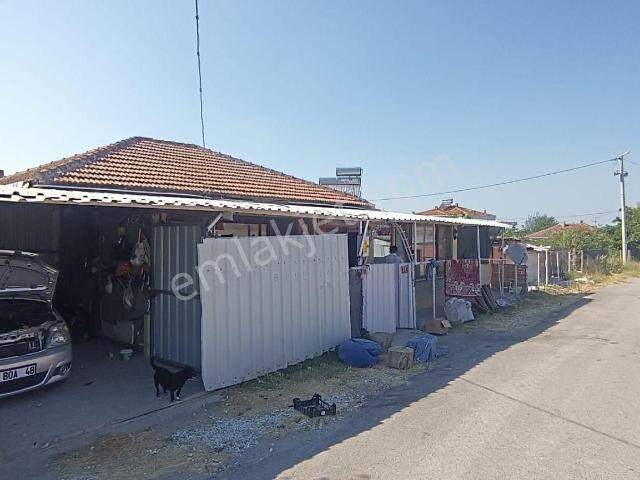 Kaçmaz Emlak'tan Balıkesir Manyasta Satılık 857m2 Arsa Ve Köy Evi