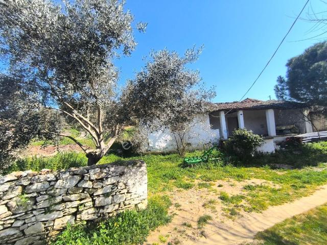 Kaçmaz Emlaktan Işıklar Köyünde Geniş Köy Evi