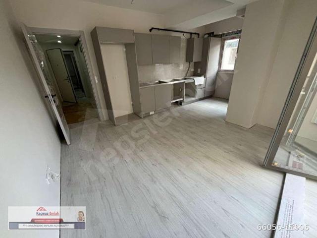 KAÇMAZ'da Altıntepe Galipbey Caddesinde Ön Cephe Balkonlu 1+1