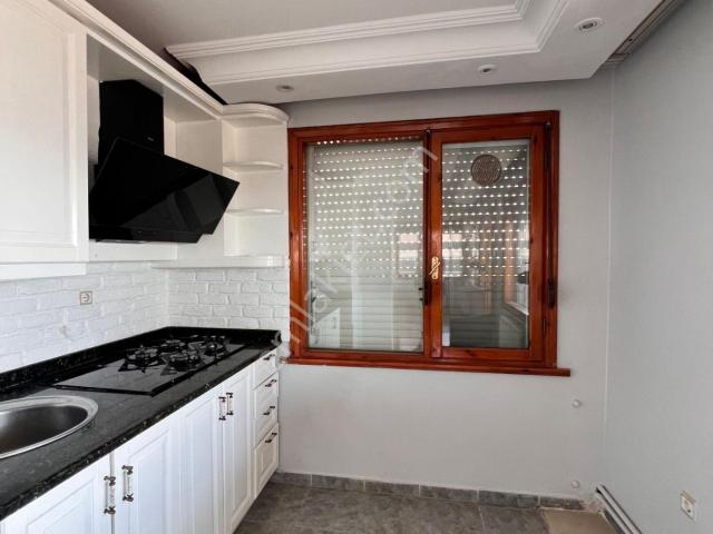 Kaçmaz'dan Çamlık Sahilde Deniz Manzaralı 90 M2 Teraslı 2+1