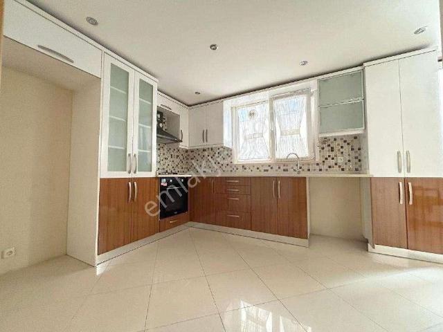 Kaçmaz'dan Altıntepe'de 220m ² 11 Yıllık Ön Cephe 4+2 Dubleks