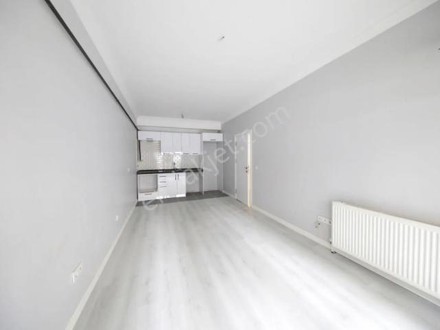 Kaçmaz'dan Altıntepe'de Sokağa Cepheli 2+1 Kiralık Daire