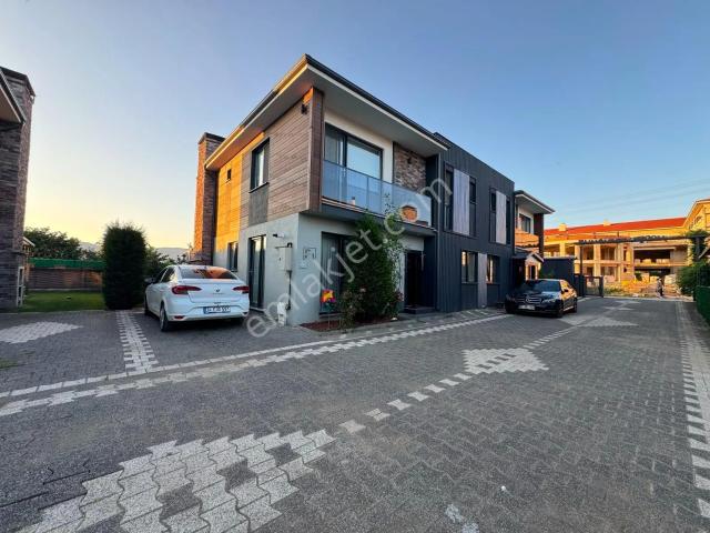 Kaçmaz'dan Körpeşler Modernkent Sitesin'de Lüks Modern 4+1 Villa