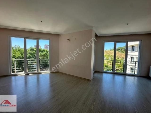 Kaçmazdan_site İçi 24 Saat Güvenlik 3+1 Ara Kat Kiralık Dairemiz