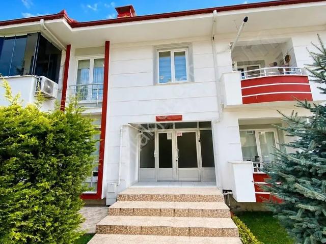 Kaçırılmayacak Fırsat! Erenler'de Satılık 4+1 Çatı Dubleks Daire