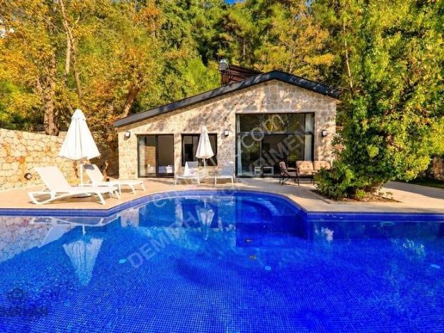 Kaş Sarıbelende Özel Havuzlu Bahçeli 2+1 Kiralık Müstakil Villa