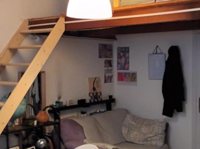 kamer 1 grote kamer met mezzanine en eigen kitchenette Sint Kwintensberg 68