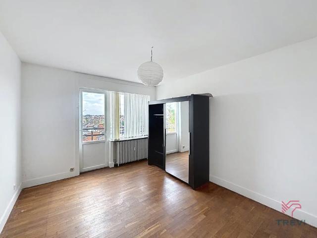 Kamer in een gedeelde woning in een appartement met terras