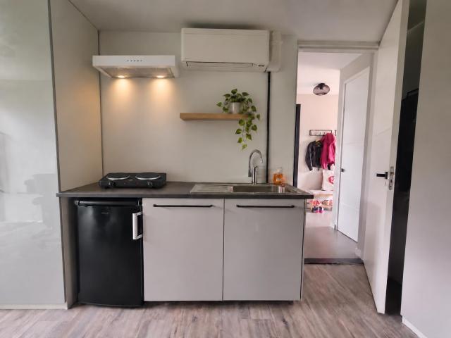 Kamer met eigen keuken in vrijstaande woning