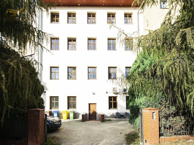 Kamienica w centrum Świdnicy, 12 lokali, windą